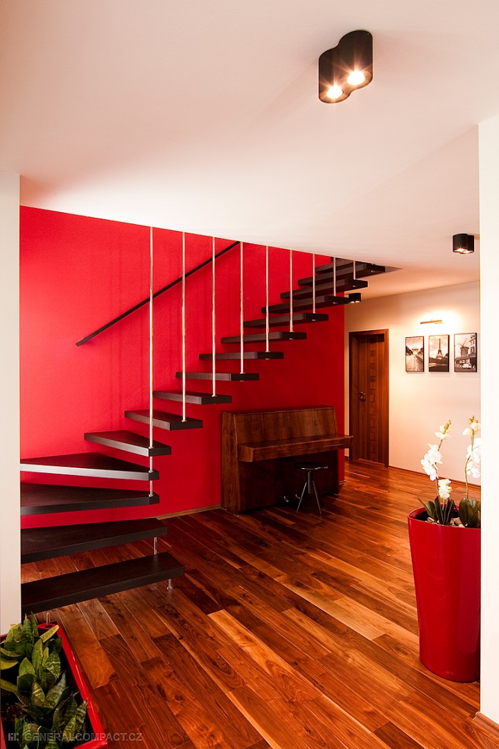 Dřevěné schodiště NEM